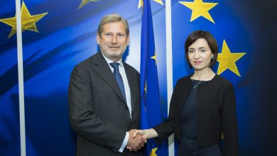 Photo of Comisar European: „UE simte datoria să ajute R. Moldova în aceste momente dificile”