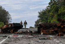Photo of „Mi-am dat seama că erau ai noștri. Erau atât de frumoși”. Reacția ucrainenilor din zonele eliberate, după ce au stat ascunși luni de zile în subsoluri