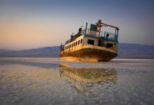 Photo of foto | Cel mai mare lac din Orientul Mijlociu e aproape secat. Imagini dezolante cu navele eșuate pe nisip