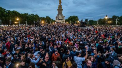 Photo of video | Moment emoționant în fața Palatului Buckingham, imediat după anunțul morții reginei