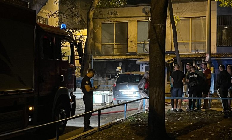 Photo of foto | Incendiu în fosta clădire a Oficiului Stării Civile de la Botanica. Noaptea trecută a fost cuprinsă de flăcări