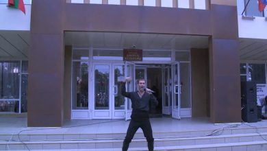 Photo of video | Ionel Istrati, vedetă de „Ziua Transnistriei”: A cântat sub drapelul Rusiei și cel „transnistrean”