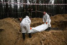Photo of Zelenski spune că încă două gropi comune cu „sute de cadavre” au fost găsite în Izium