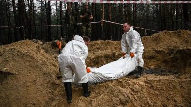 Photo of Zelenski spune că încă două gropi comune cu „sute de cadavre” au fost găsite în Izium