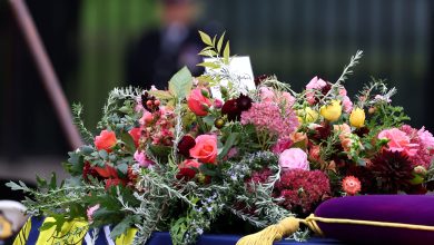 Photo of Regele Charles i-a lăsat un ultim mesaj mamei sale, Regina Elisabeta, înainte de înmormântare