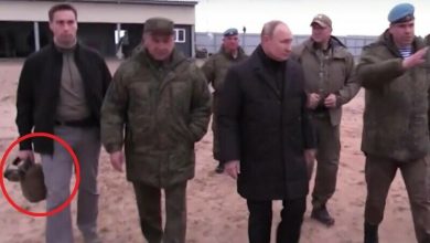 Photo of video | Putin nu pleacă de acasă fără „servieta nucleară”. Detaliul care a atras atenția tuturor în timpul unei vizite