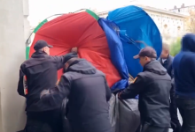 Photo of video | Poliția, despre protestul din fața PG: Comportament inadecvat, intenții de destabilizare și blocarea accesului în clădire