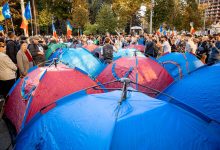Photo of Centrul capitalei, blocat de corturile protestatarilor: Poliția cere, din nou, ajutorul lui Ceban