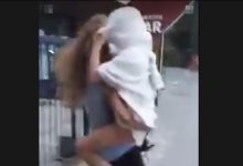 Photo of video | O femeie ar fi vrut să-și arunce fetița de 7 ani în fața mașinilor. Susținea că „este posedată”