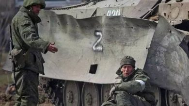 Photo of video | Un militar rus rănit, prins de un soldat ucrainean între un blindat și un zid: „Termină treaba, omoară-mă”. Ce a urmat