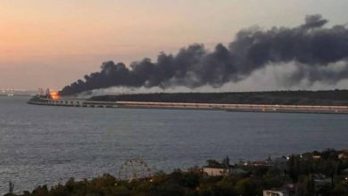 Photo of Autoritățile ruse susțin că incendiul de pe podul din Crimeea a fost provocat de o mașină capcană