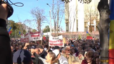 Photo of live | A patra duminică de proteste în capitală. Sute de persoane s-au adunat în fața Președinției și Parlamentului