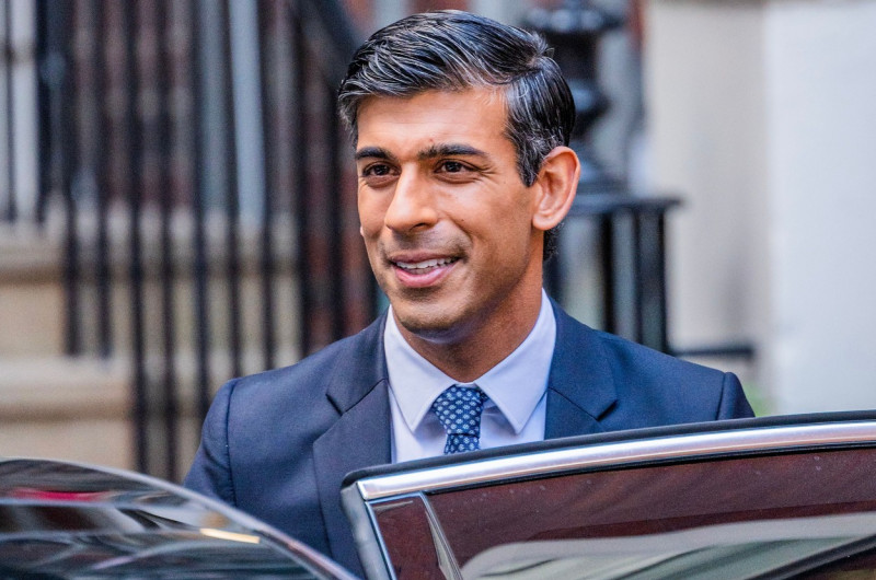 Photo of Rishi Sunak devine oficial prim-ministrul Marii Britanii. Pentru prima dată în istorie, premierul este mai bogat decât regele