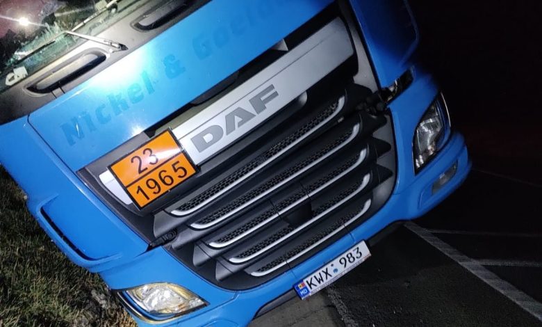 Photo of foto | La un pas de tragedie! O autocisternă înmatriculată în R. Moldova, încărcată cu GPL, s-a răsturnat lângă Albița