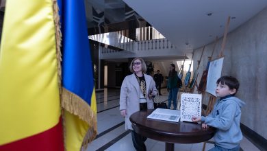 Photo of Pacea, promovată prin artă. Parlamentul găzduiește o expoziție caritabilă de picturi realizate de refugiați din Ucraina