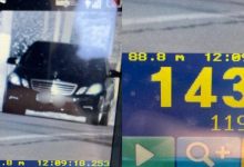 Photo of A depășit limita cu aproape 100 de km/h! Un vitezoman de 22 de ani la volanul unui Mercedes, oprit într-un sat din Comrat