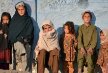 Photo of Pentru că nu au bani de mâncare, afganii își sedează copiii înfometați. Alții își vând organele sau chiar fiicele, pentru a supraviețui