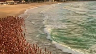 Photo of foto, video | Mii de persoane au pozat în pielea goală pe o plajă cunoscută din Sydney
