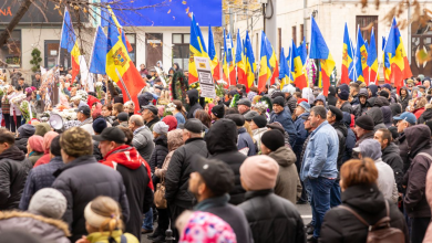 Photo of video, update | Protest în centrul capitalei: Altercații, încălcări, rețineri și incendierea facturilor la final de miting