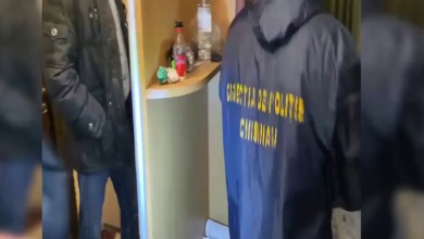 Photo of video | Percheziții acasă la presupusul autor al alertelor false cu bombă de luni: Ce au găsit oamenii legii