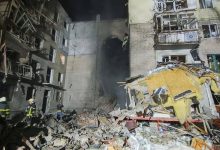 Photo of video, foto | Un bloc de locuit din Mykolaiv, distrus de o rachetă rusească. Sunt morți și răniți