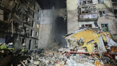 Photo of video, foto | Un bloc de locuit din Mykolaiv, distrus de o rachetă rusească. Sunt morți și răniți