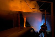 Photo of foto | Pericol de explozie după izbucnirea unui incendiu la Orhei. Focul a distrus un automobil și acoperișul locuinței