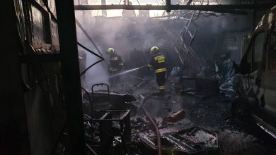 Photo of foto | Incendiu puternic la un atelier auto în Chișinău. Au intervenit șase echipaje