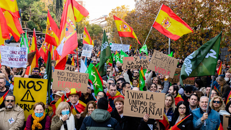 Photo of Proteste de amploare pe străzile Spaniei: Zeci de mii de oameni cer demisia Guvernului