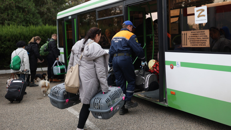 Photo of Rușii încep „evacuarea forțată” a ucrainenilor din regiunea Herson: „Luați-vă buletinul, bani și haine călduroase”