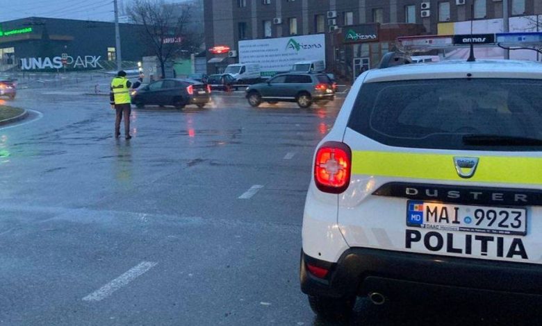Photo of foto | Poliția avertizează: Suprafața carosabilă este alunecoasă. Echipajele primăriei se află în teren pentru a combate ghețușul