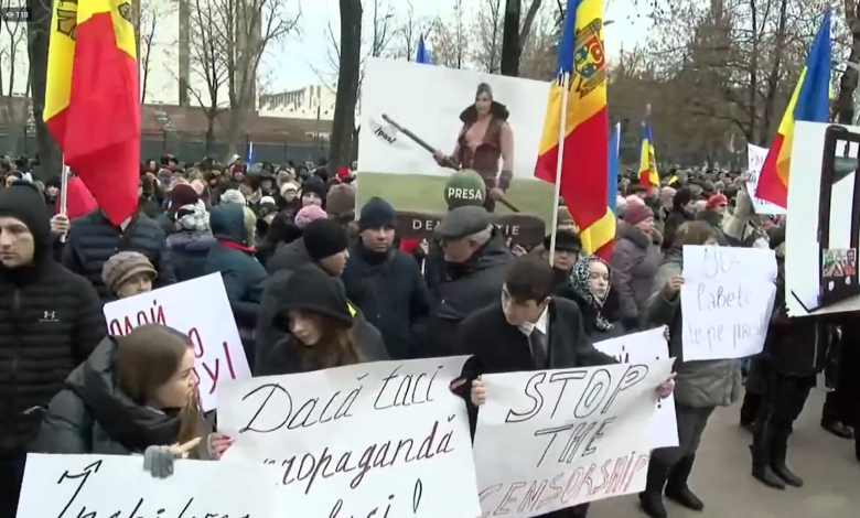 Photo of video | Socialiștii, protest în fața Parlamentului împotriva cenzurii și a dictaturii PAS: „Regim criminal, autoritar”