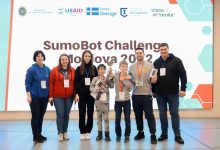 Photo of foto | O sută de roboți creați de elevii moldoveni au luptat pentru titlul de campion la SUMOBOT Challenge Moldova 2022