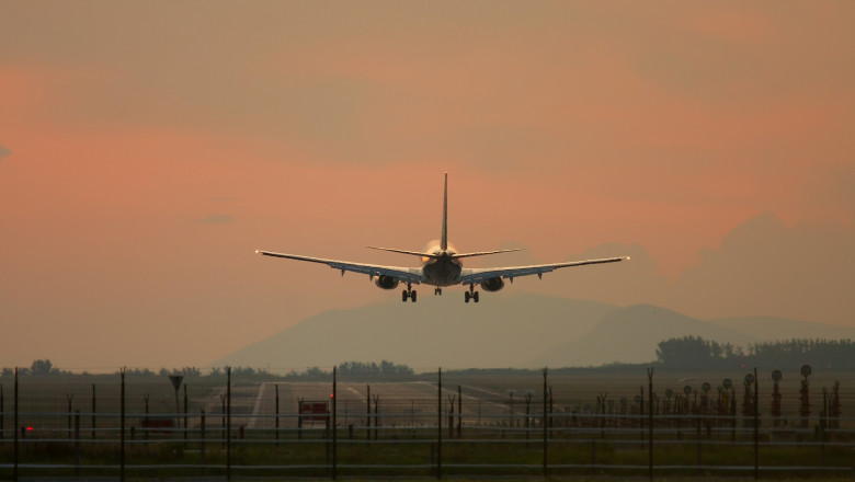 Photo of O femeie a pretins că naște în avion, iar aeronava a aterizat de urgență la Barcelona. Ce s-a întâmplat după