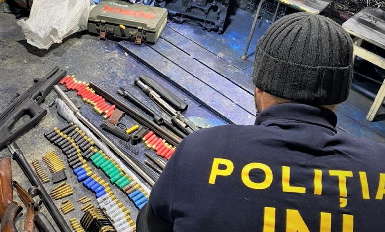 Photo of video, foto | Percheziții în nordul țării: Arme și muniții fără documente, depistate la domiciliul unui bărbat