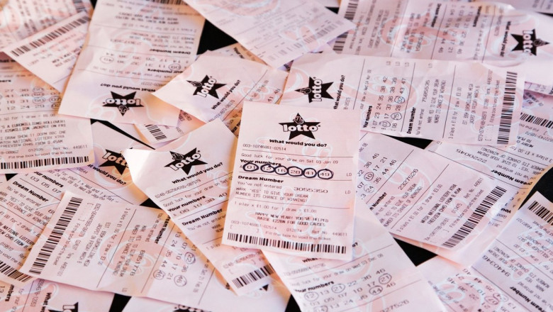 Photo of Un american a jucat la loto 6 bilete cu aceleași numere și a devenit milionar. Spune că l-a ajutat „intuiția”