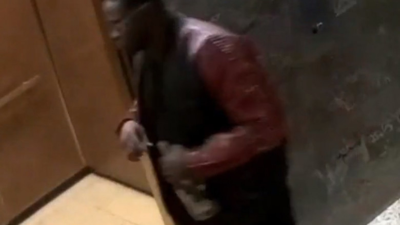 Photo of Un bărbat a fost ucis sub ochii familiei, după ce a ținut ușa de la lift deschisă pentru niște femei: „Fiul meu era un gentleman”