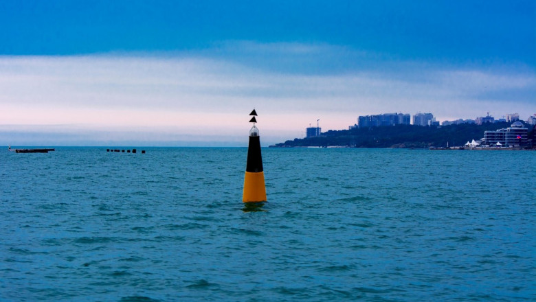 Photo of Un pescar căzut dintr-o barcă a supraviețuit două zile în ocean: Stătea agățat de o baliză de semnalizare