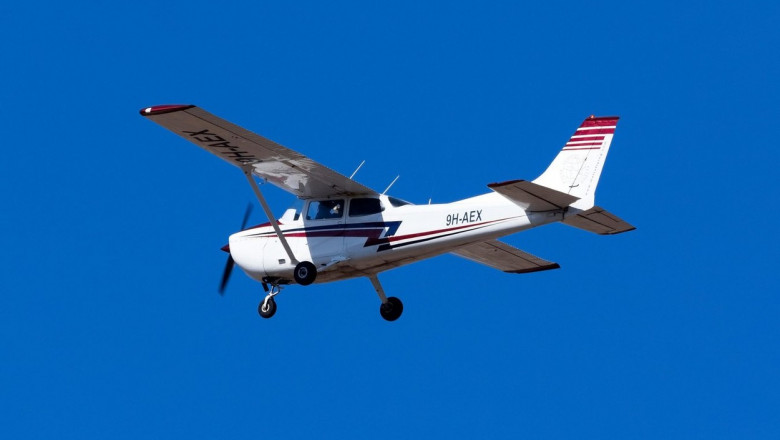 Photo of Un pilot a coborât avionul la 100 de metri pentru că a confundat o autostradă cu pista de aterizare
