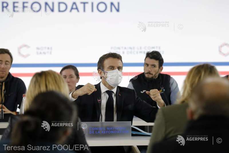 Photo of Val de COVID-19 în Franţa: Macron poartă din nou masca sanitară, în numele responsabilităţii
