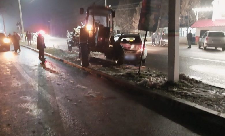 Photo of foto | Un șofer beat s-ar fi ciocnit cu tractorul într-o mașină. Precizările polițiștilor