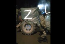 Photo of video | Paradă scandaloasă în România: Oamenii s-au costumat în soldați ruși și au defilat în mașini cu litera Z
