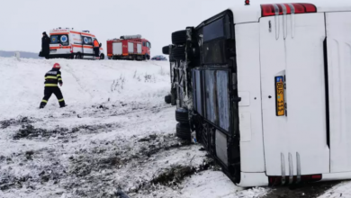 Photo of foto | Două autocare cu pasageri moldoveni au derapat de pe traseu și s-a răsturnat
