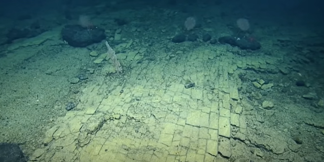 Photo of Descoperire neobișnuită: Savanții au găsit un „drum din cărămidă galbenă” pe fundul oceanului