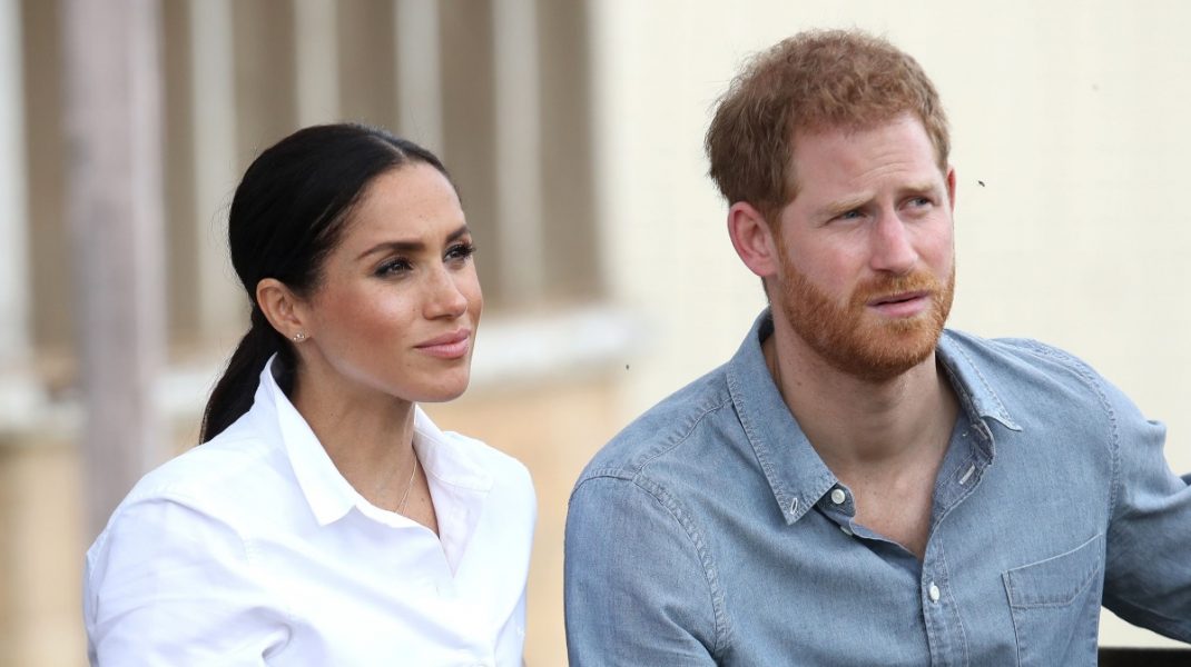 Photo of Experții susțin că membrii familiei regale britanice sunt epuizați de fluxul de dezinformare al lui Harry și Meghan