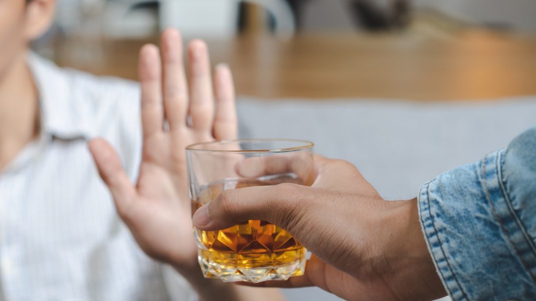 Photo of Ianuarie fără alcool sau Dry January îți poate schimba creierul și corpul