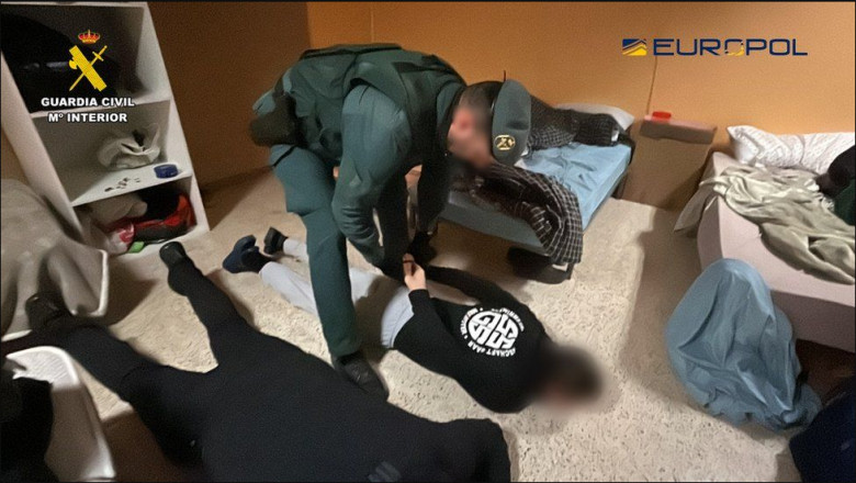 Photo of O rețea care exploata refugiați ucraineni în fabrici ilegale de țigări, destructurată în Spania: Milioane de euro au fost confiscate