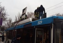 Photo of video | Un troleibuz a fost cuprins de flăcări pe o stradă din Bălți: Pasagerii, evacuați