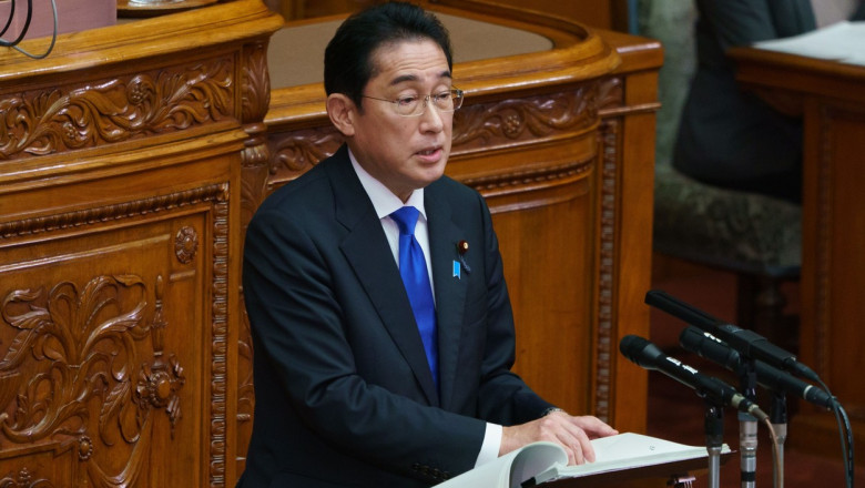 Photo of Premierul Japoniei, mesaj alarmant despre criza natalităţii: Suntem pe punctul de a nu mai putea funcţiona ca societate