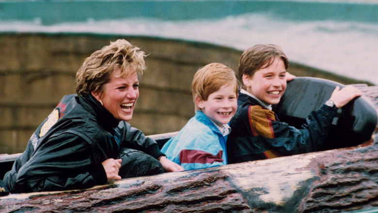 Photo of Prințul Harry spune că a primit un mesaj de la mama sa cu ajutorul unei femei cu „puteri supranaturale”: Ce i-ar fi spus prințesa Diana
